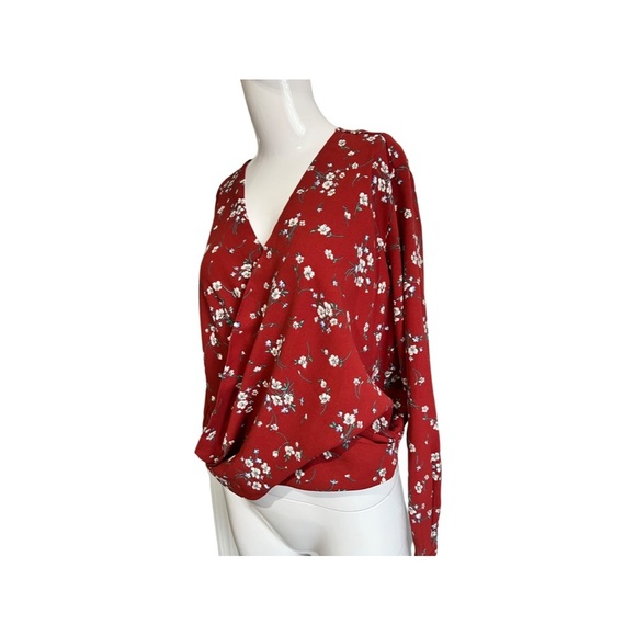 HeartLoom floral Blouse peep hole in back - Picture 5 of 7